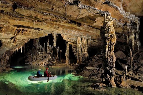 سفر به دل زمین: بازدید از مشهورترین غارهای گردشگری دنیا
