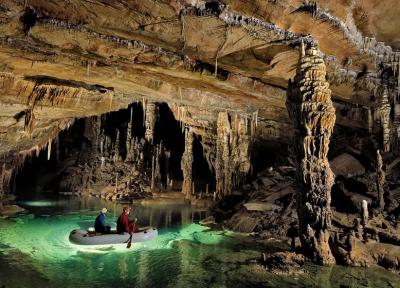 سفر به دل زمین: بازدید از مشهورترین غارهای گردشگری دنیا