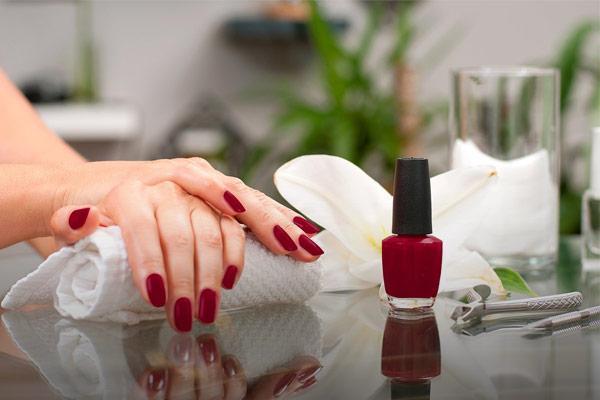 3 راه حل موثر برای چسباندن ناخن مصنوعی بدون چسب ناخن